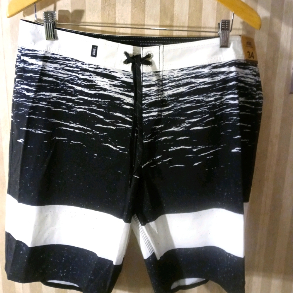 Mens VANS Shorts, NEW w Tags, sz.34, HQ Material, Adjustable Waist
